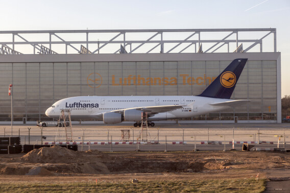 Lufthansa A380 at Lufthansa Technik wharft